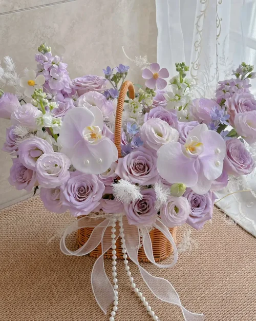 Giỏ Hoa Hồng Tím Pastel Phối Lan Hồ Điệp Cao Cấp