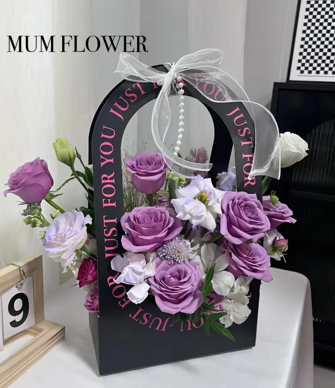 Giỏ Hoa Hồng Tím Phối Cát Tường Sang Trọng